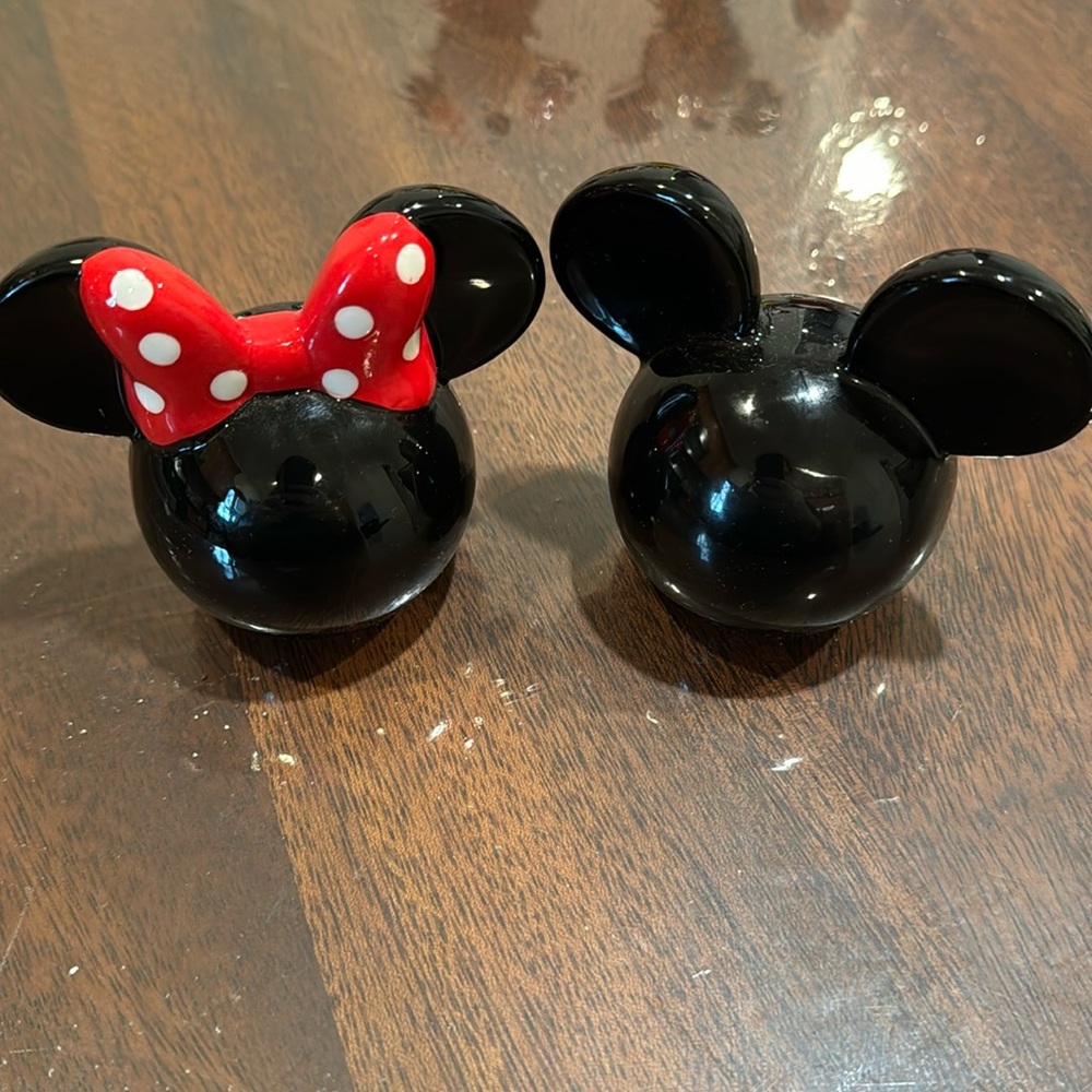 Mickey and Minnie Salt and Pepper Ceramic Shaker set of 2